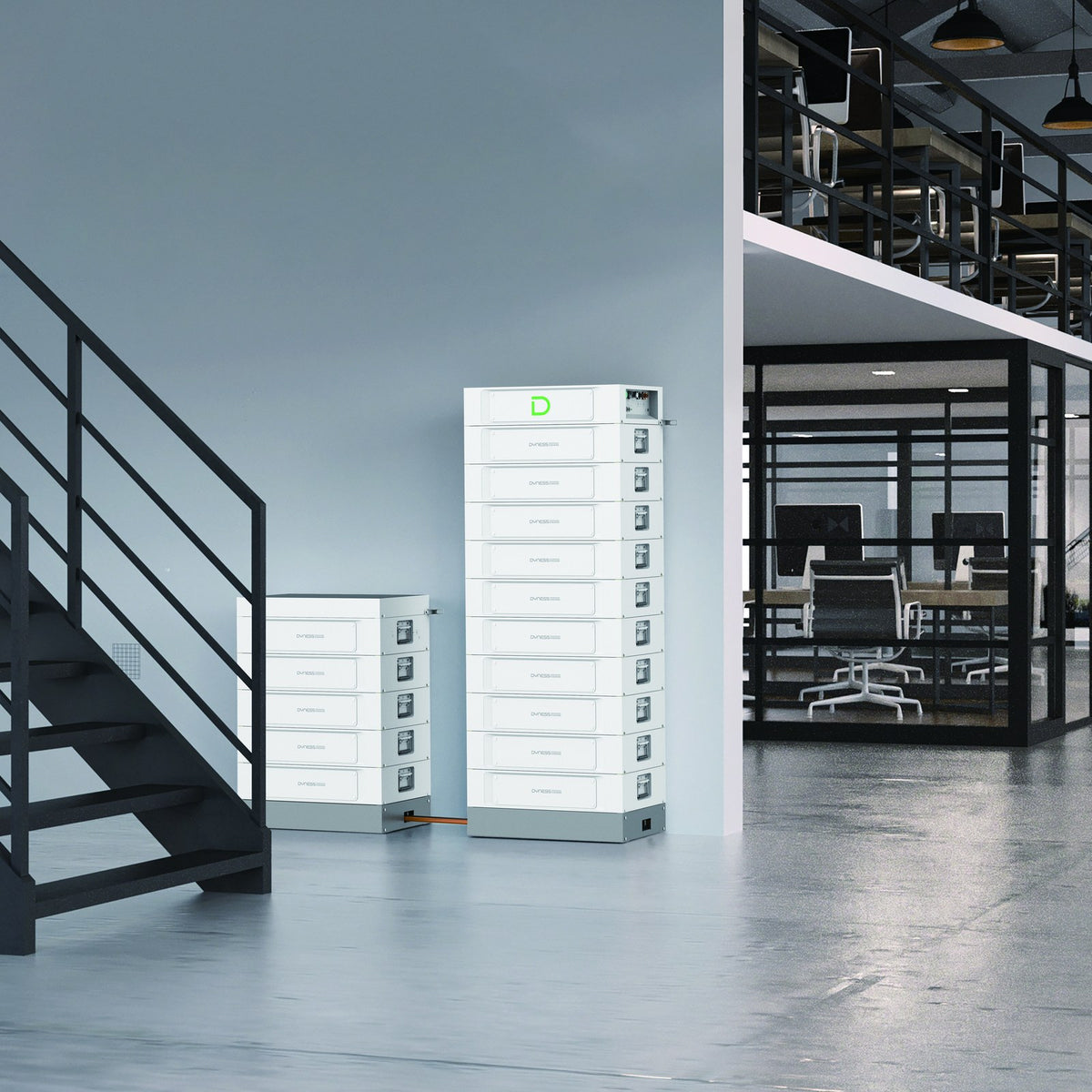 Dyness Stack100 Speicher in einer Gewerbehalle